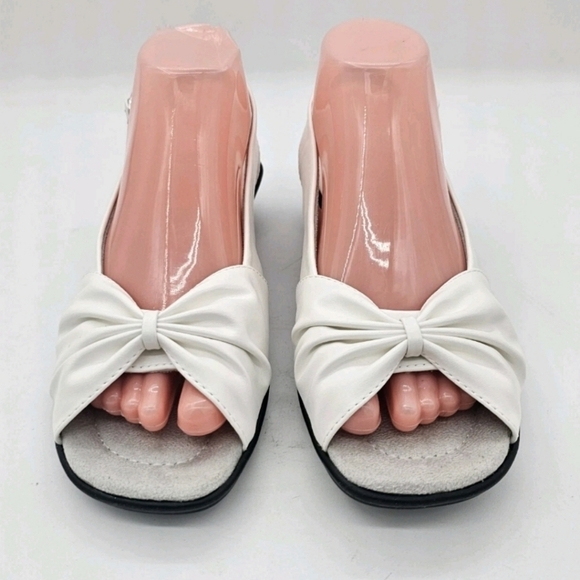 Easy Street Womens Fantasia Sandal Gathered Slip On Elastic Slingback White 7.5M - Picture 7 of 14